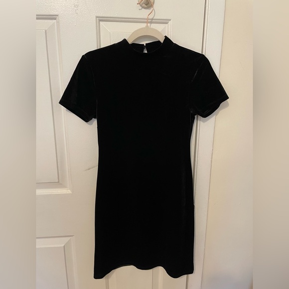 Forever 21 High Neck Velvet Mini Dress - Size M - Picture 2 of 5